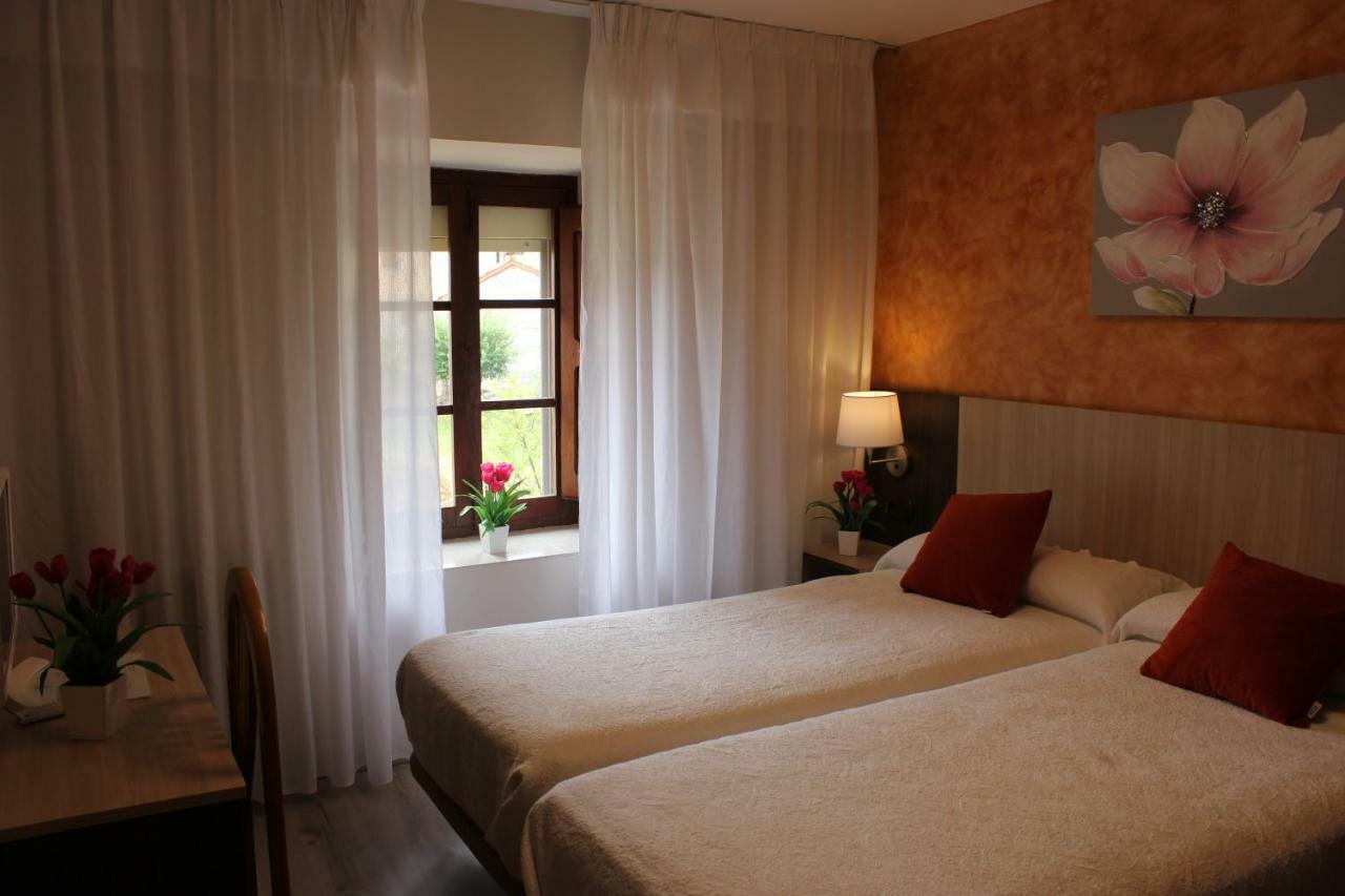 Hostal Casa Abascal 포사다 데 발데온 외부 사진