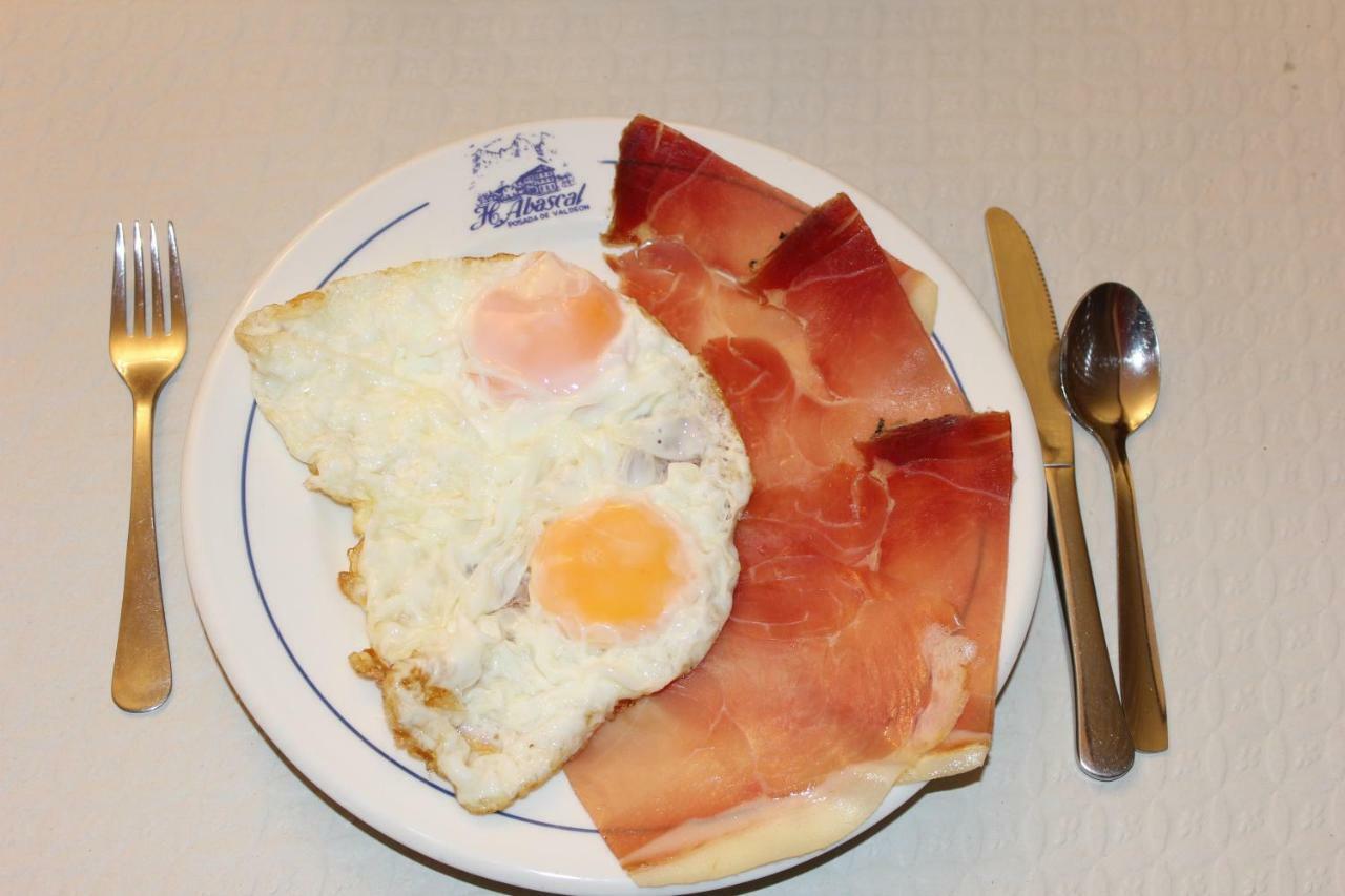 Hostal Casa Abascal 포사다 데 발데온 외부 사진